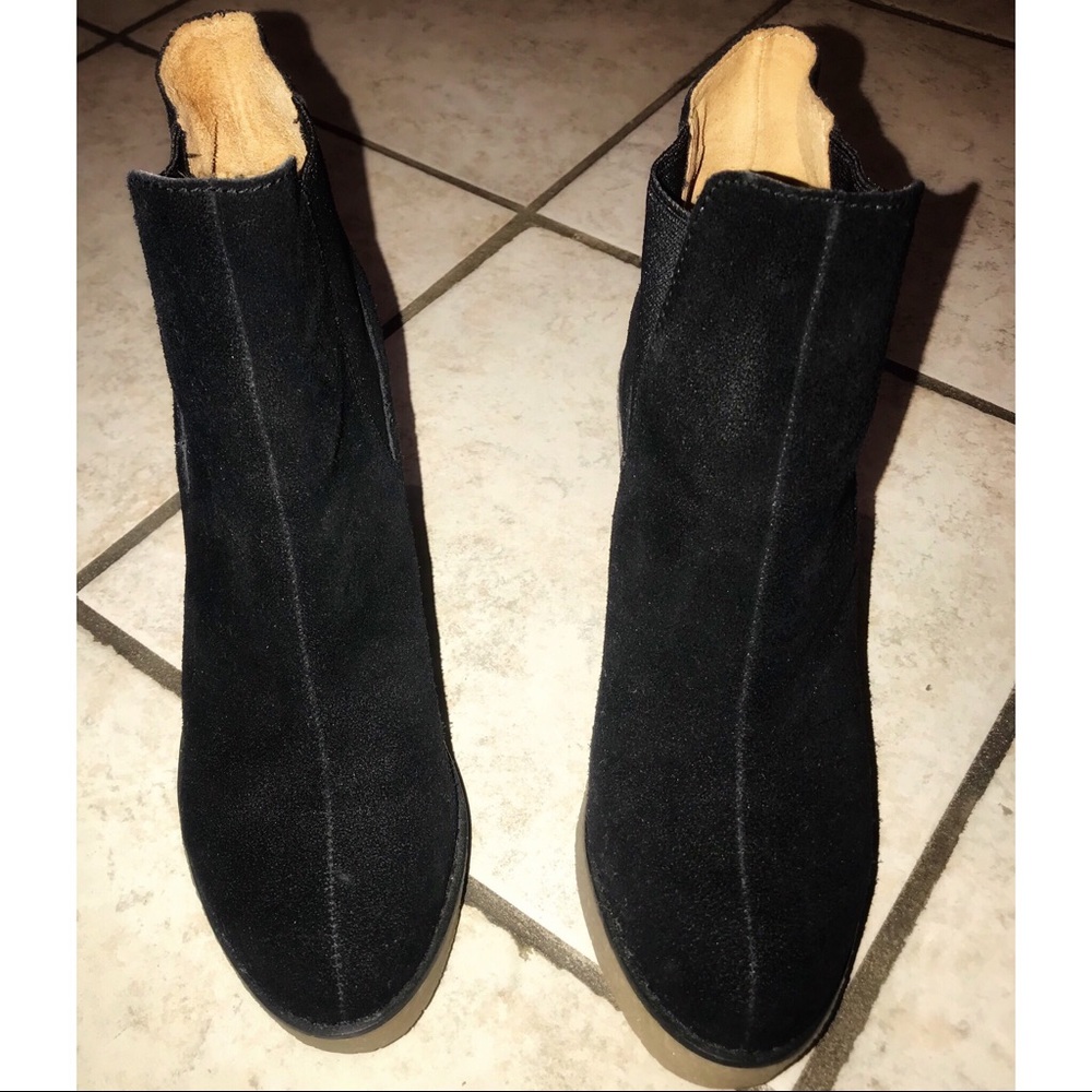 Ecote black suede ankle boot size 7